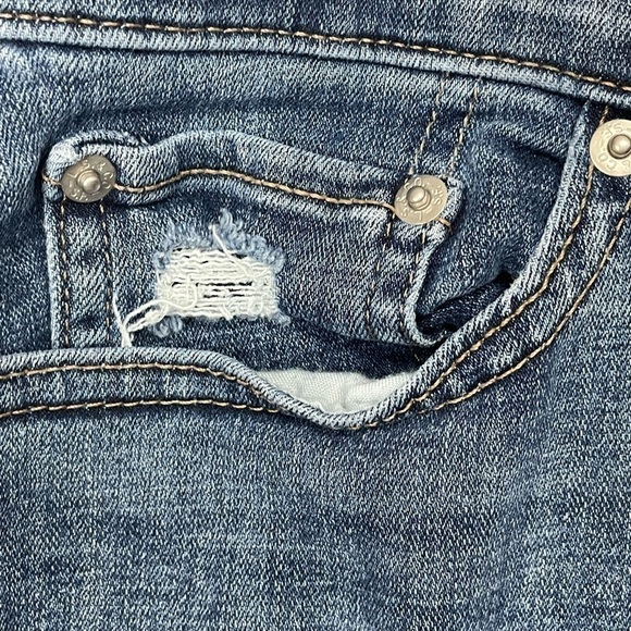 levi's Mid Length Rolled Cuff Denim Shorts, 5 Pocket, Medium Wash, 29 - Picture 7 of 8